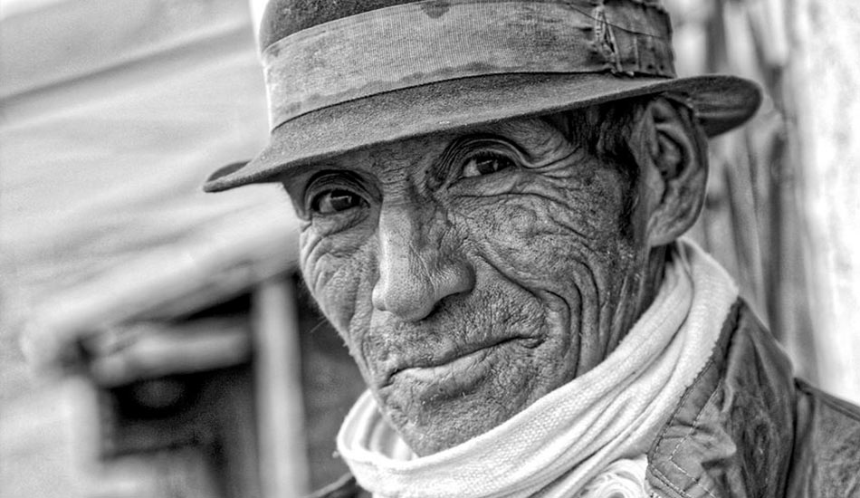 لنز مونوکروم چیست
