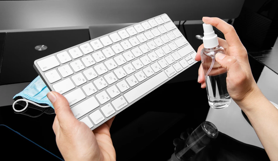بهترین روش تمیز کردن کیبورد کامپیوتر