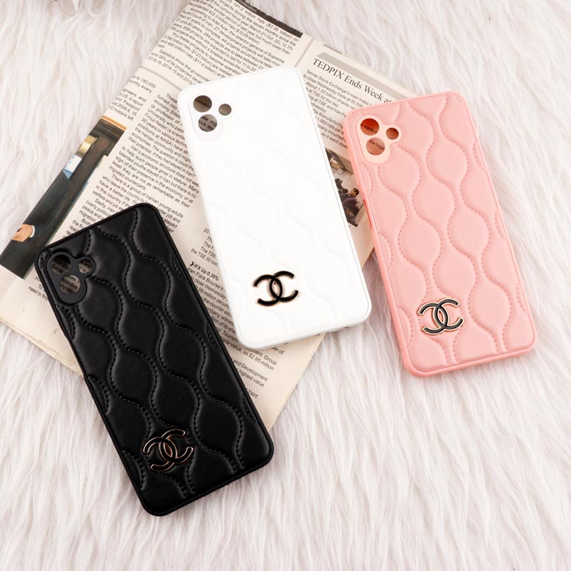 قاب پافر چرمی طرح Chanel محافظ لنزدار Samsung Galaxy A04