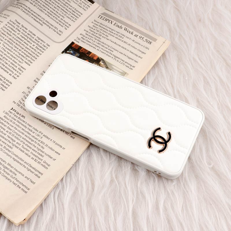 قاب پافر چرمی طرح Chanel محافظ لنزدار Samsung Galaxy A04