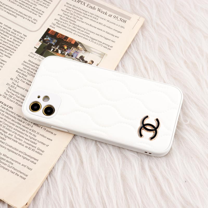 قاب پافر چرمی Chanel محافظ لنزدار iPhone 11