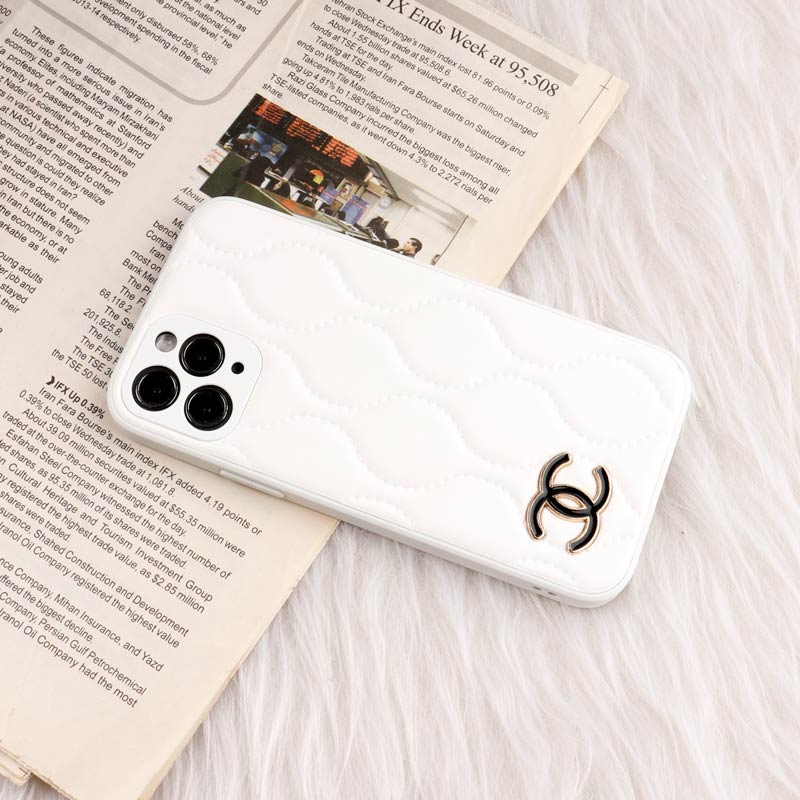 قاب پافر چرمی Chanel محافظ لنزدار iPhone 11 Pro