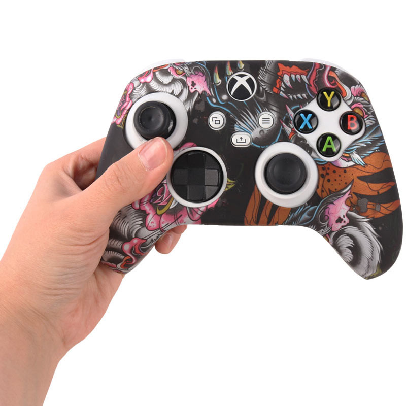 روکش دسته بازی Xbox X/S طرح گل و اژدها زمینه مشکی