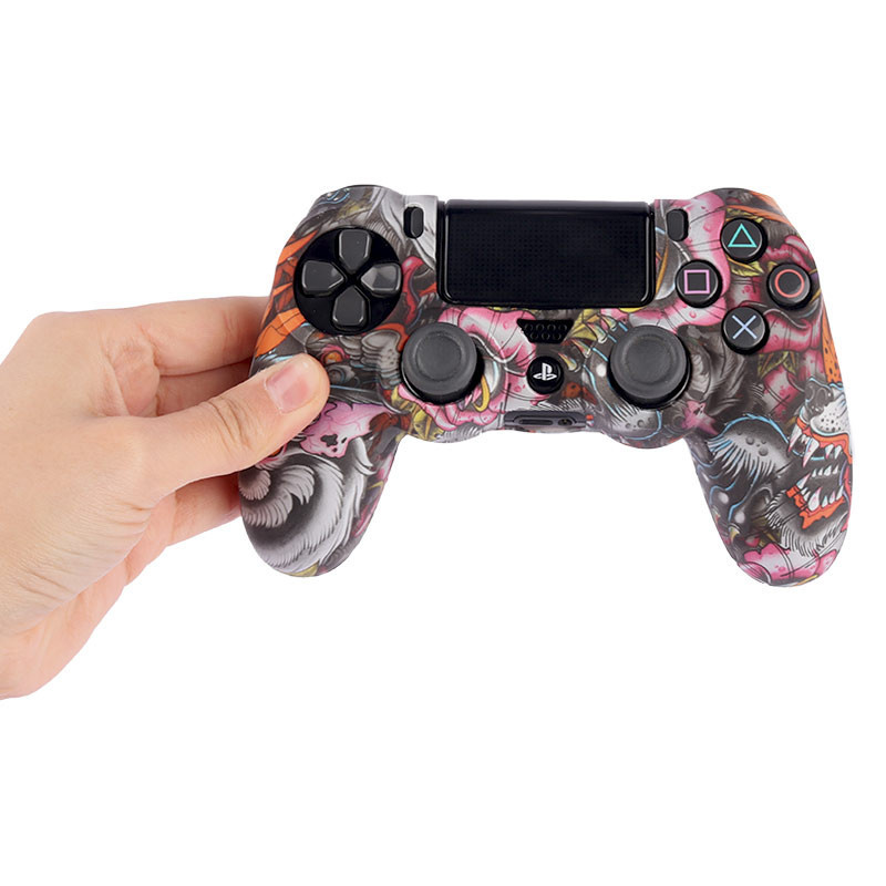 روکش دسته بازی PS4 طرح اژدها و گل زمینه سفید