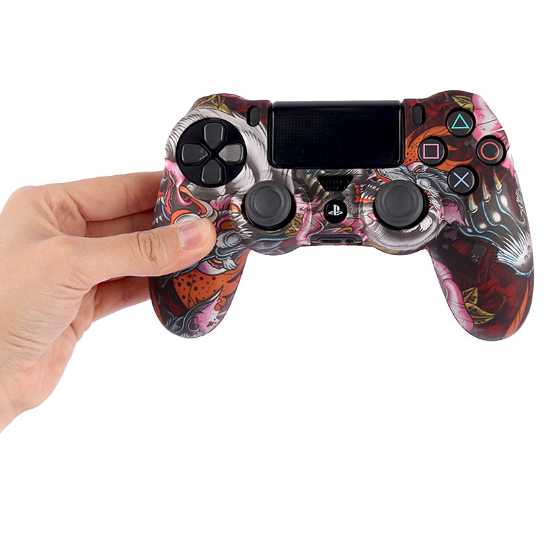 روکش دسته بازی PS4 طرح اژدها و گل زمینه قرمز