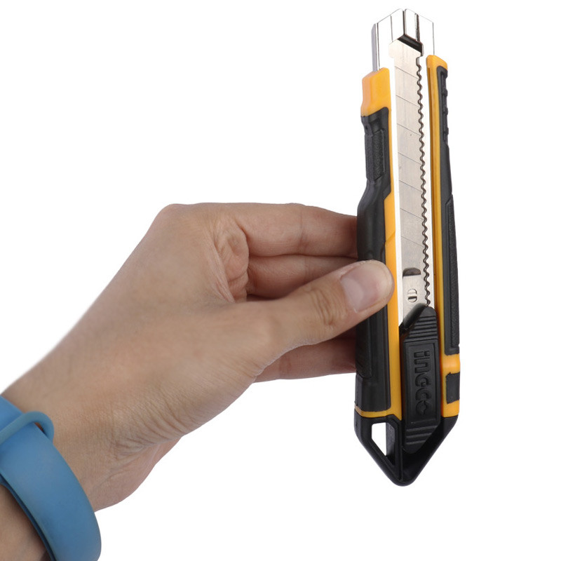 کاتر پلاستیکی 3 تیغ اینکو Ingco HKNS16538 18mm