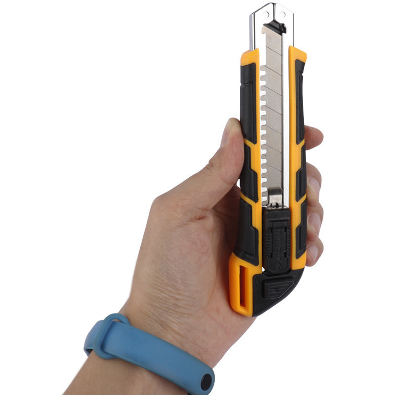 کاتر پلاستیکی 3 تیغ اینکو Ingco HKNS28035 18mm
