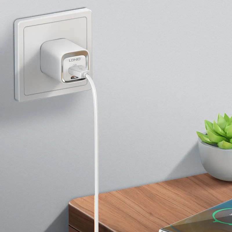 شارژر دیواری فست شارژ LDNIO A2318M 2Port 3A QC3 PD 20W + کابل آیفونی