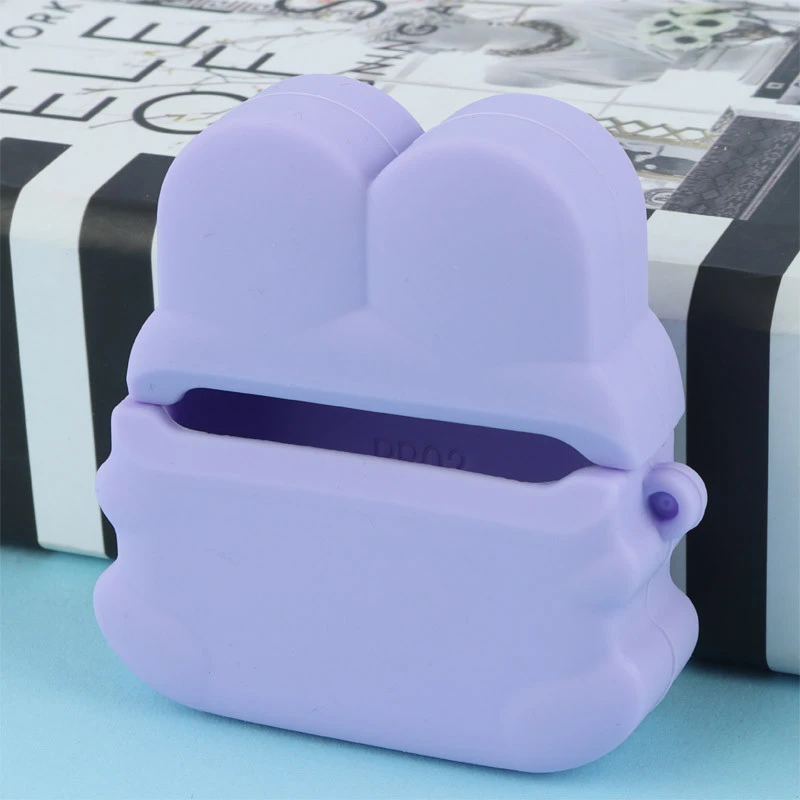 محافظ AirPods Pro 2 سیلیکونی طرح زن کلاه دار بنفش
