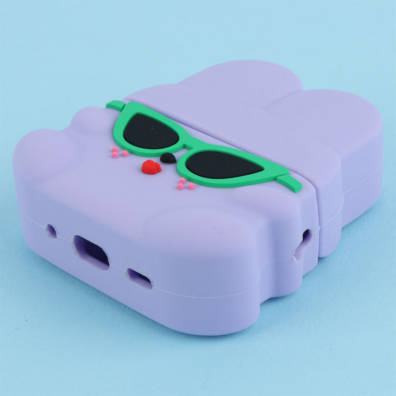 محافظ AirPods Pro 2 سیلیکونی طرح زن کلاه دار بنفش