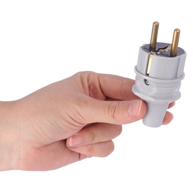 دوشاخه برق صنعتی ارت دار معین الکتریک Moein Electric