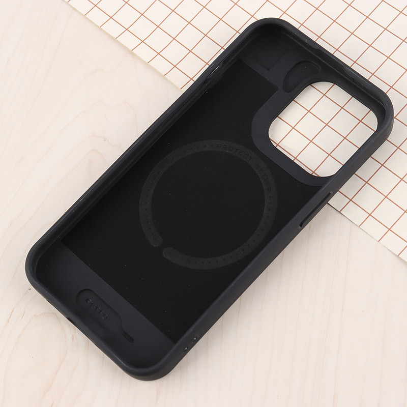 قاب سیلیکونی مگ سیف Gear4 آیفون iPhone 13 Pro