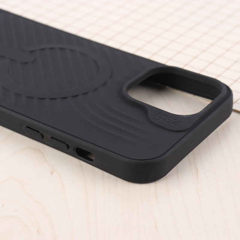 قاب سیلیکونی مگ سیف Gear4 آیفون iPhone 13 Pro Max