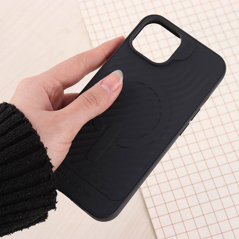 قاب سیلیکونی مگ سیف Gear4 آیفون iPhone 13 / 14
