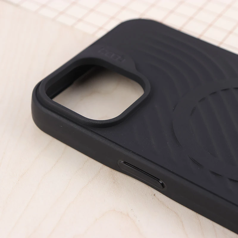 قاب سیلیکونی مگ سیف Gear4 آیفون iPhone 13 / 14