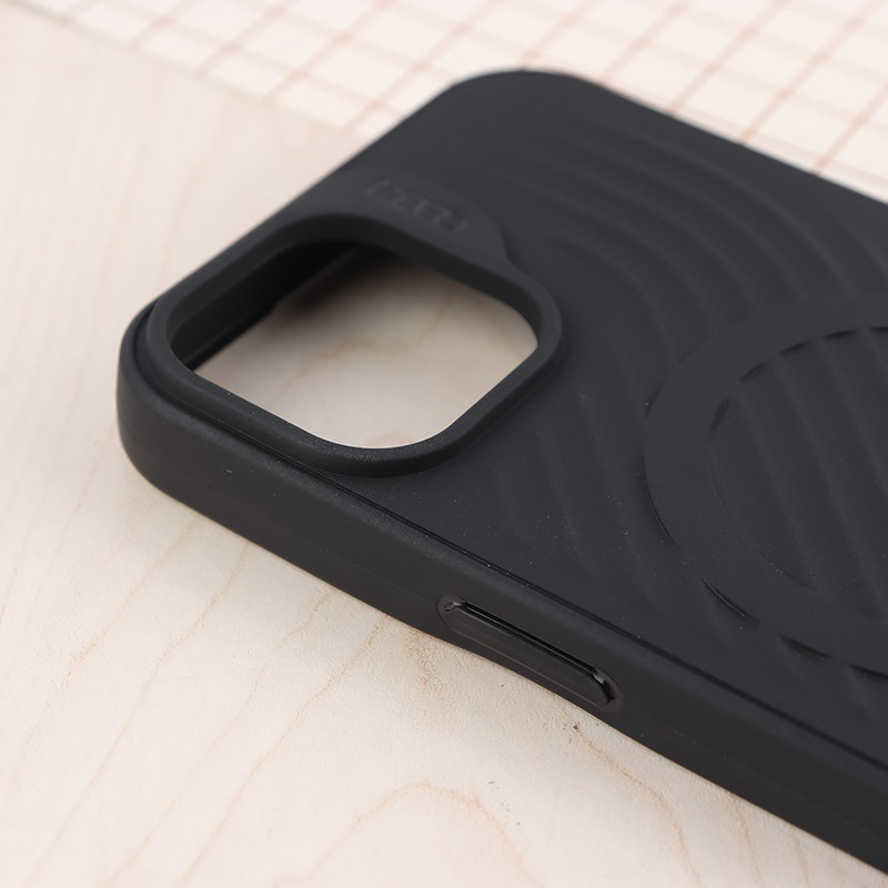 قاب سیلیکونی مگ سیف Gear4 آیفون iPhone 13 / 14