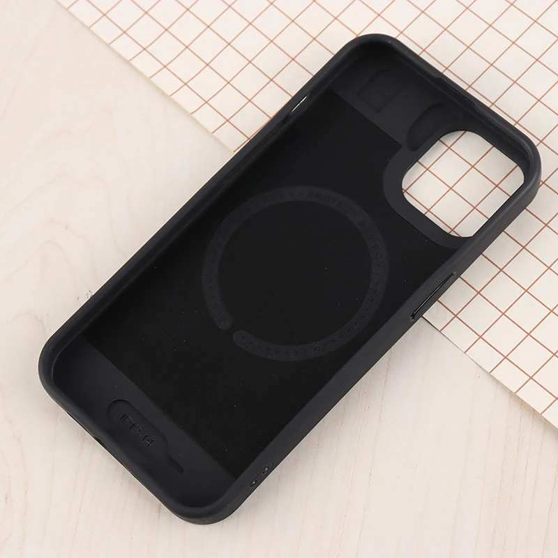 قاب سیلیکونی مگ سیف Gear4 آیفون iPhone 13 / 14