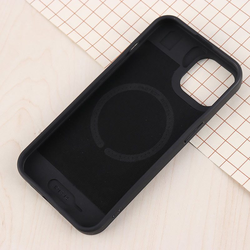 قاب سیلیکونی مگ سیف Gear4 آیفون iPhone 13 / 14