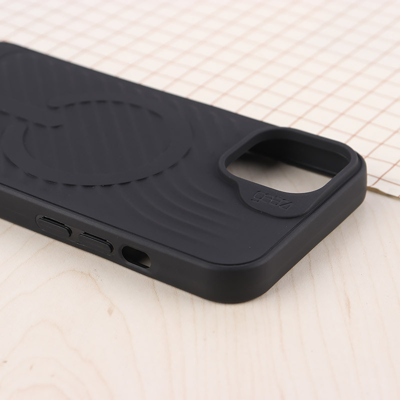قاب سیلیکونی مگ سیف Gear4 آیفون iPhone 13 / 14