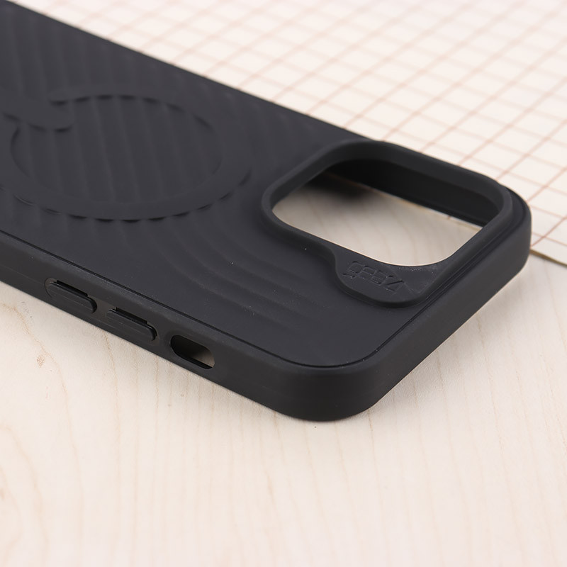 قاب سیلیکونی مگ سیف Gear4 آیفون iPhone 14 Pro Max