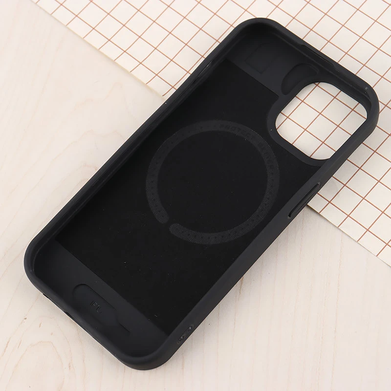 قاب سیلیکونی مگ سیف Gear4 آیفون iPhone 15