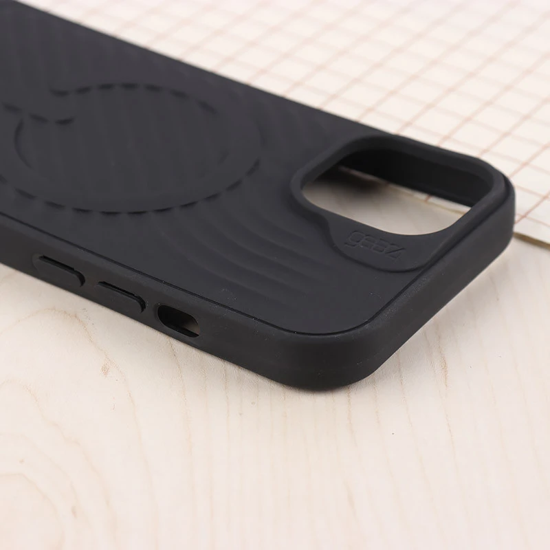 قاب سیلیکونی مگ سیف Gear4 آیفون iPhone 15