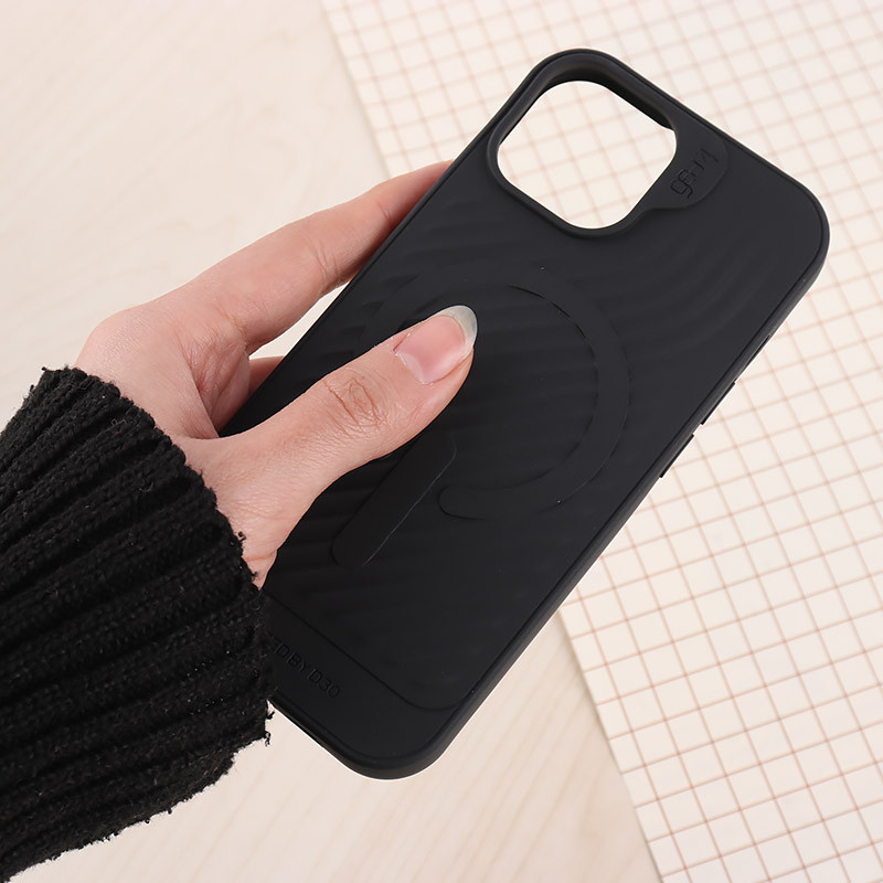 قاب سیلیکونی مگ سیف Gear4 آیفون iPhone 15