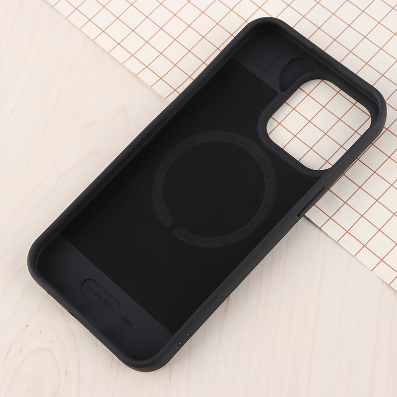 قاب سیلیکونی مگ سیف Gear4 آیفون iPhone 15 Pro Max
