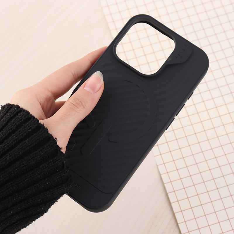 قاب سیلیکونی مگ سیف Gear4 آیفون iPhone 16 Pro