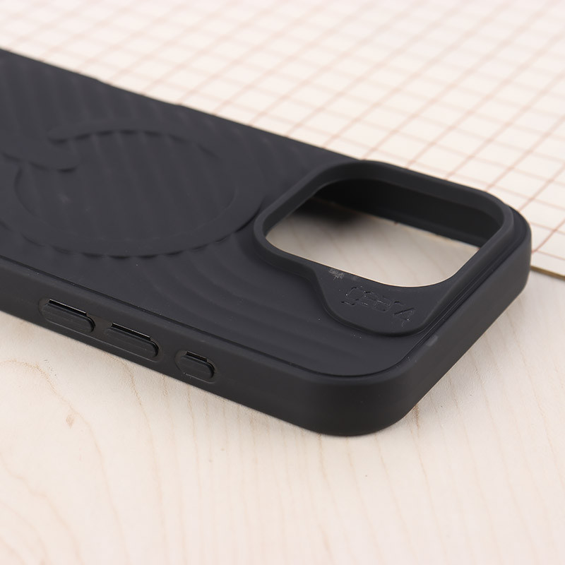 قاب سیلیکونی مگ سیف Gear4 آیفون iPhone 16 Pro