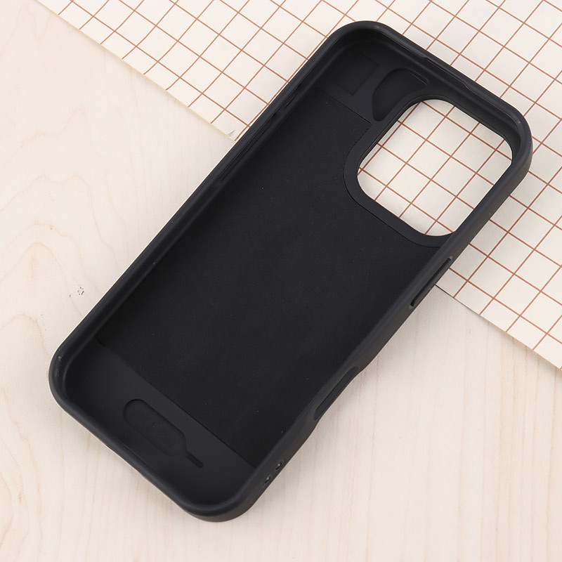 قاب سیلیکونی مگ سیف Gear4 آیفون iPhone 16 Pro