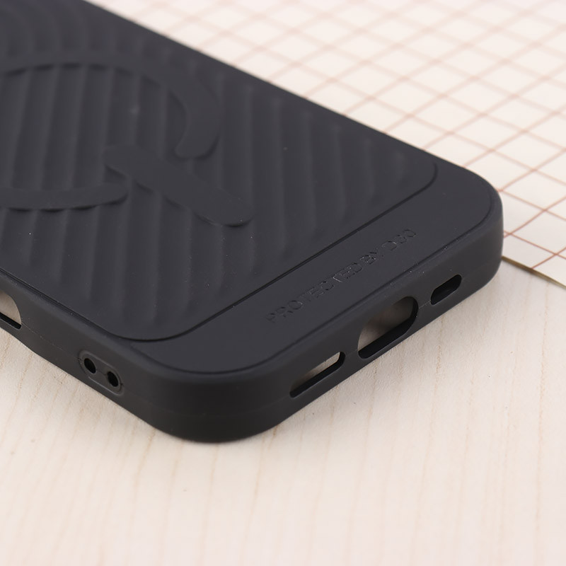 قاب سیلیکونی مگ سیف Gear4 آیفون iPhone 16 Pro