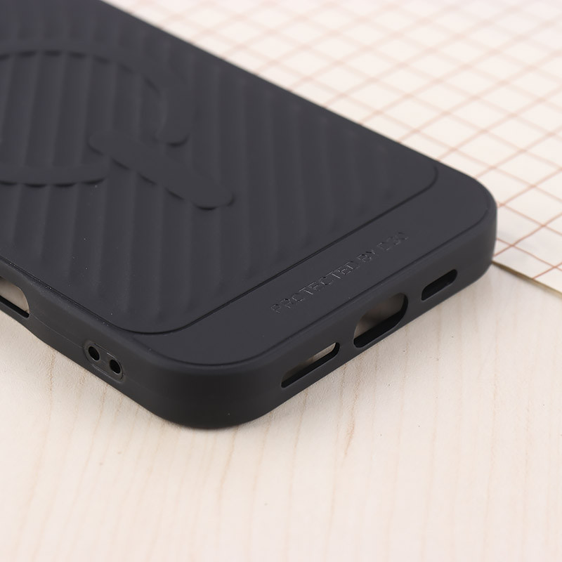 قاب سیلیکونی مگ سیف Gear4 آیفون iPhone 16 Pro Max