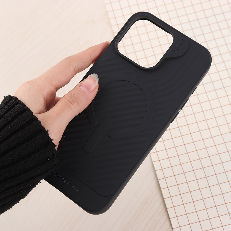 قاب سیلیکونی مگ سیف Gear4 آیفون iPhone 16 Pro Max