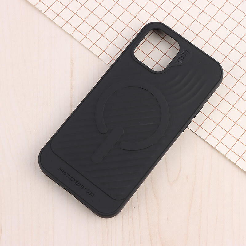 قاب سیلیکونی مگ سیف Gear4 آیفون iPhone 12 / 12 Pro