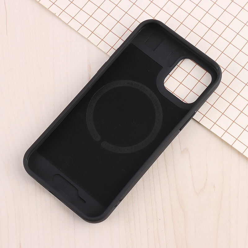 قاب سیلیکونی مگ سیف Gear4 آیفون iPhone 12 / 12 Pro
