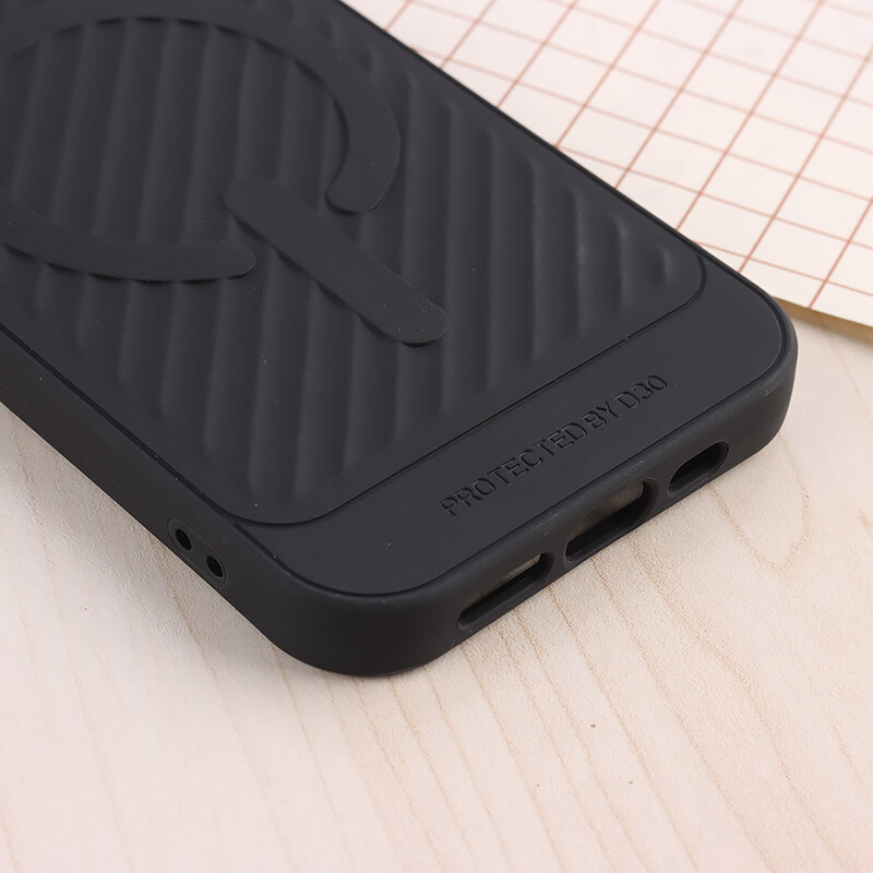 قاب سیلیکونی مگ سیف Gear4 آیفون iPhone 12 / 12 Pro