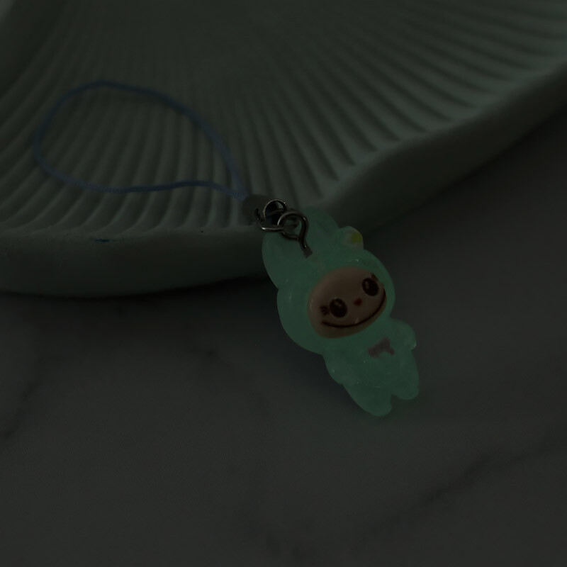 آویز فلش و موبایل طرح لبوبو شب تاب