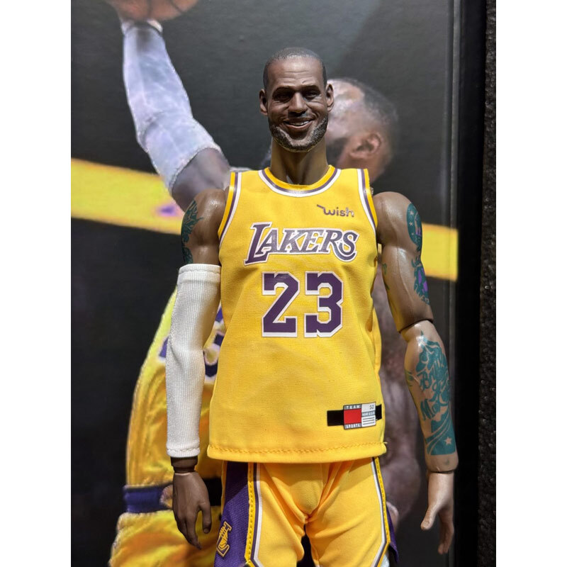 اکشن فیگور طرح Lakers LeBron James 23