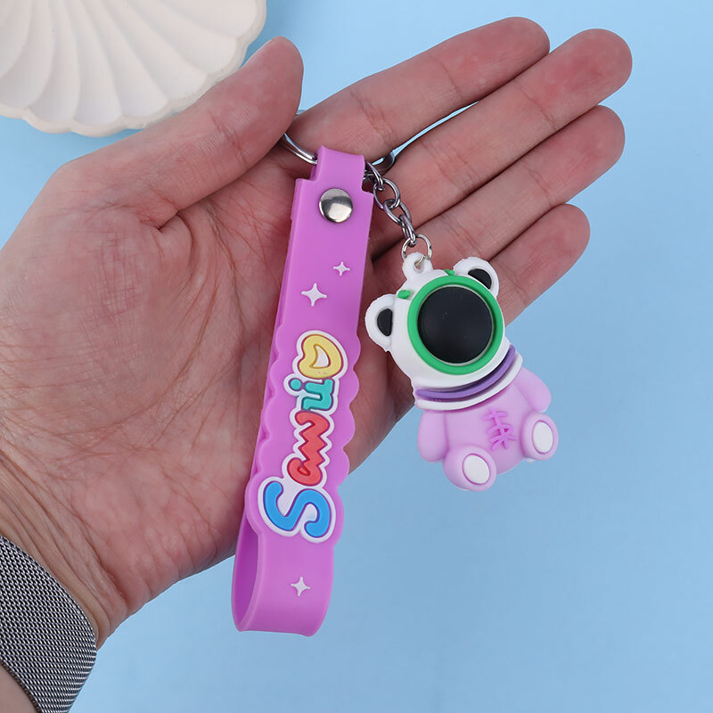 جاکلیدی سیلیکونی طرح فضانورد + بند آویز