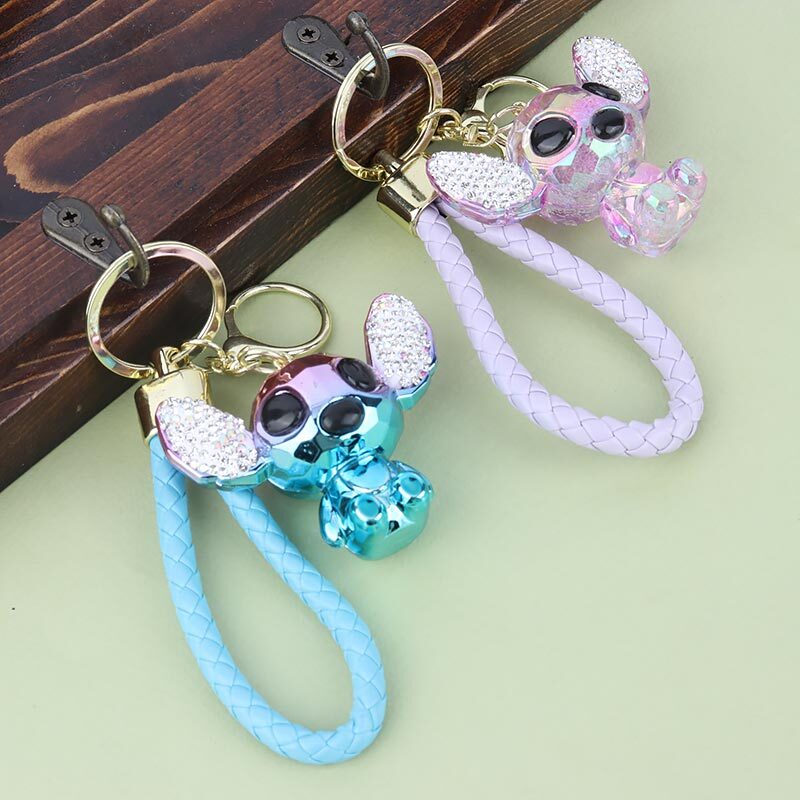 جاکلیدی هولوگرامی نگین دار طرح استیچ + بند آویز