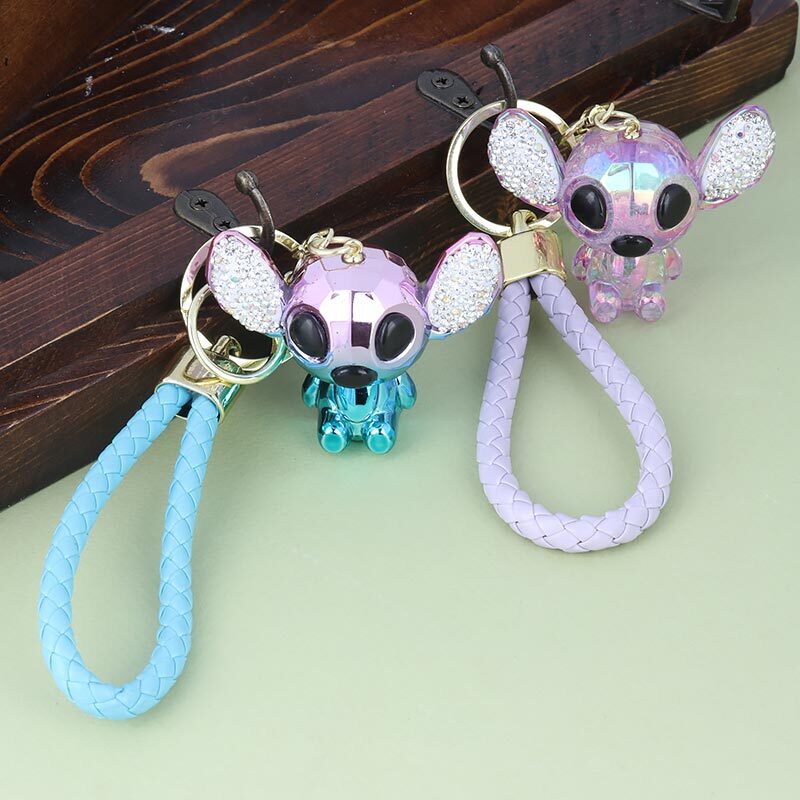 جاکلیدی هولوگرامی نگین دار طرح استیچ + بند آویز