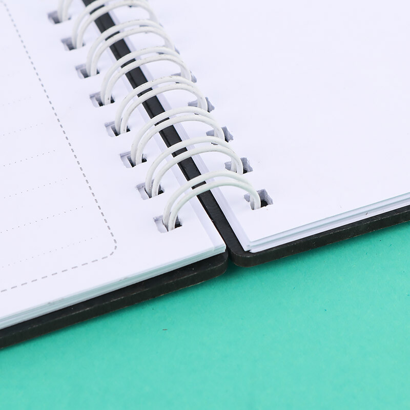 دفترچه یادداشت 47 برگ طرح فضانور بغل بازشو