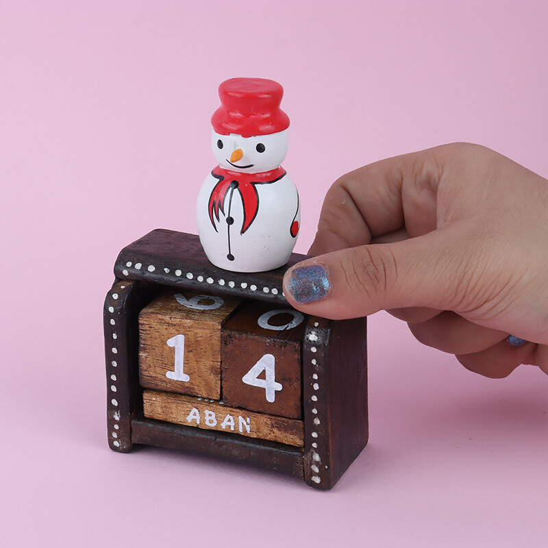 تقویم چوبی رومیزی طرح فانتزی