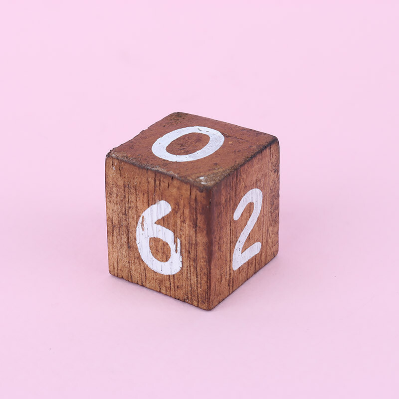 تقویم چوبی رومیزی طرح فانتزی