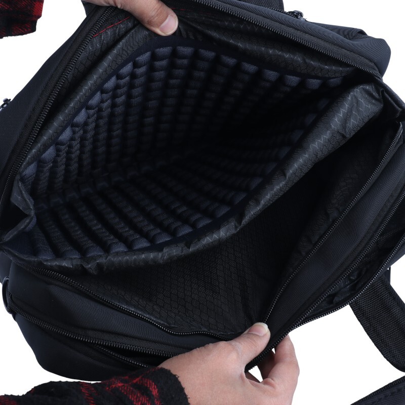 کیف لپ تاپ سه کاره Benetton B01020