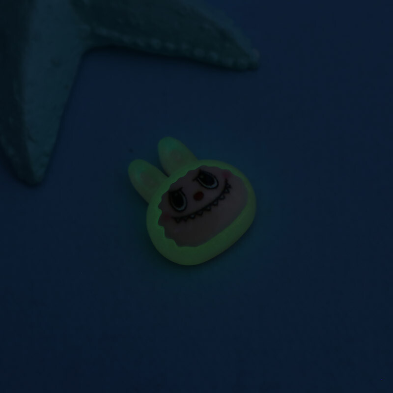 استیکر برجسته فانتزی موبایل طرح لبوبو شب تاب