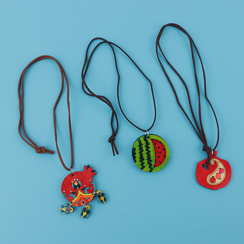 گردنبند یلدایی جیر طرح پلاک چوبی