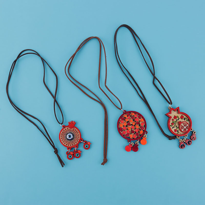 گردنبند یلدایی جیر طرح پلاک چوبی