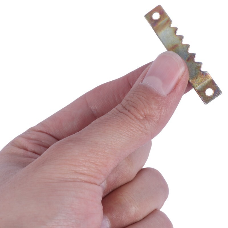 بست اره ای پشت قاب عکس و آینه